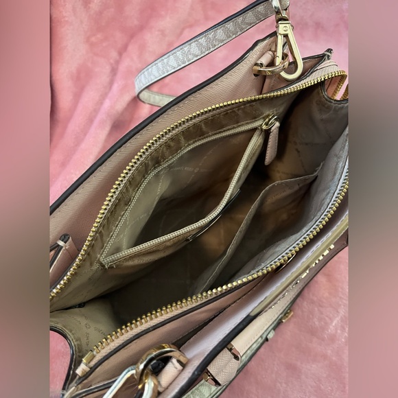 Michael Kors Crossbody Bag - Picture 11 of 12